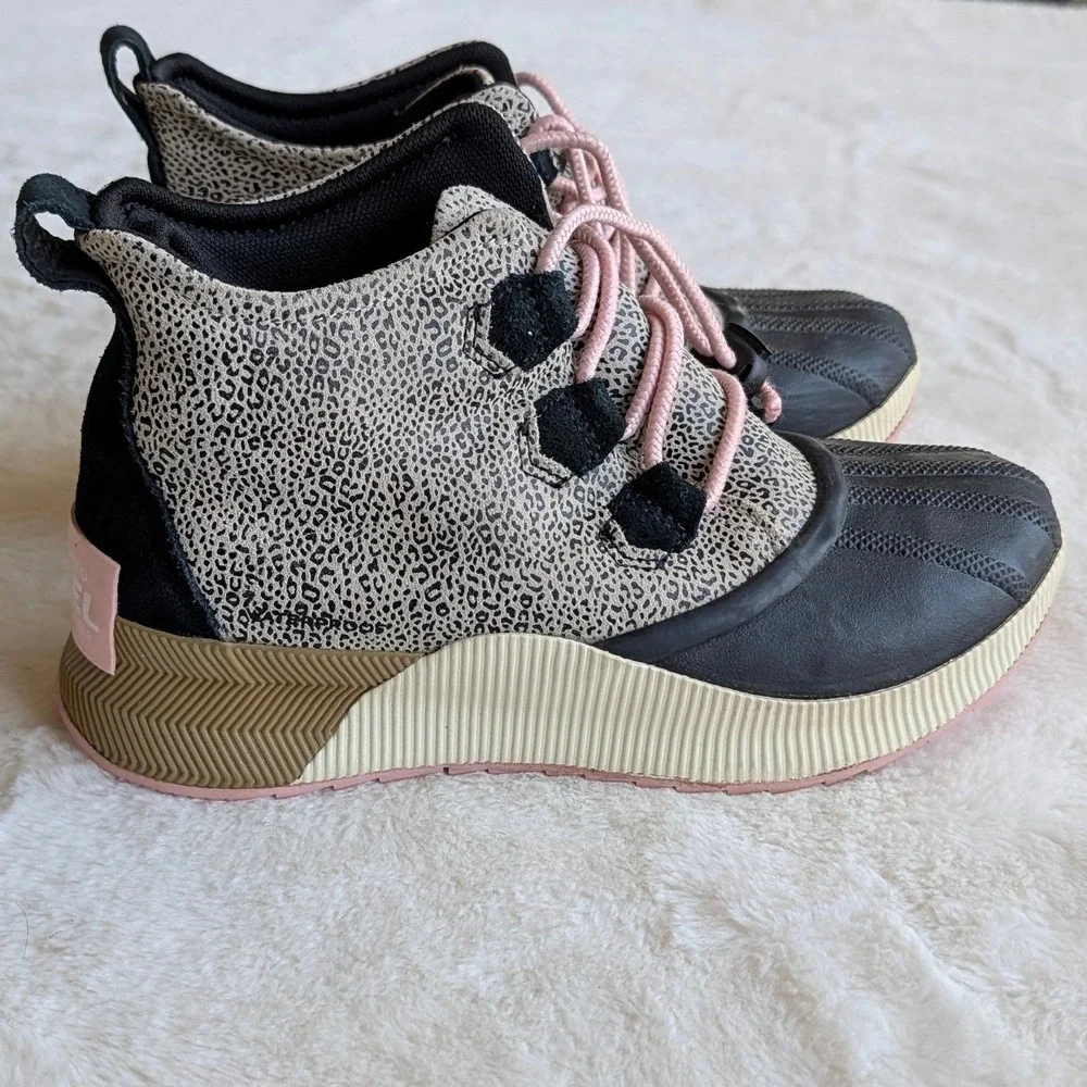 Sorel Out N About III Classic Waterproof Duck Boots Leopard Pink Black Women's 6